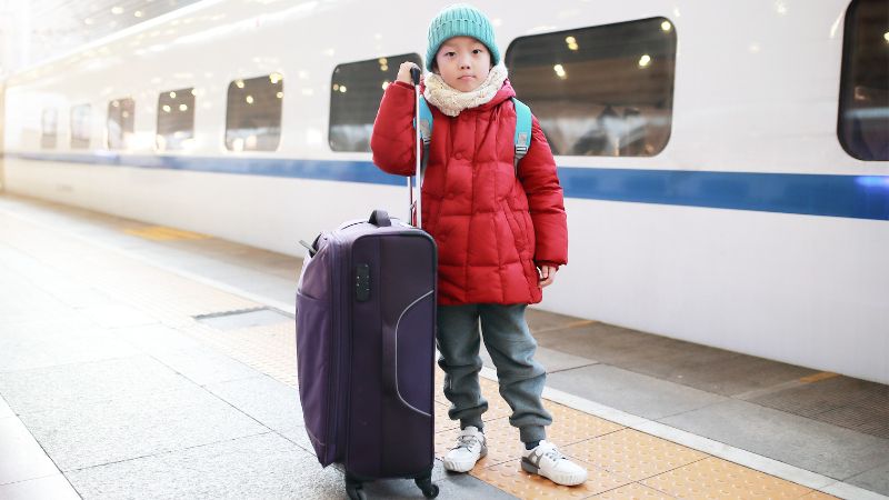 Featured image for “À partir de quel âge mon enfant peut-il voyager seul en train ?”